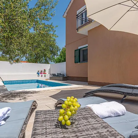 Apartment Stunning In Karalic With Wifi Siritovci