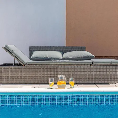 Stunning In Karalic With Wifi Apartment