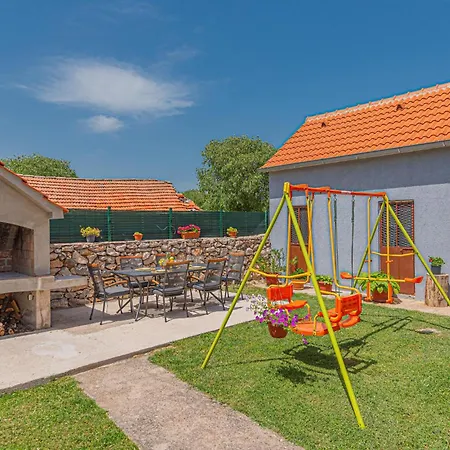 Stunning In Karalic With Wifi Apartment