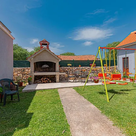 Stunning In Karalic With Wifi Apartment