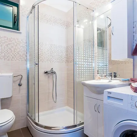 Stunning In Karalic With Wifi Apartment *