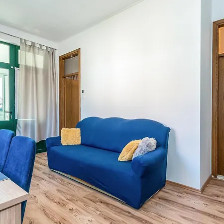 Apartment 1 Bedroom In Karalic Siritovci